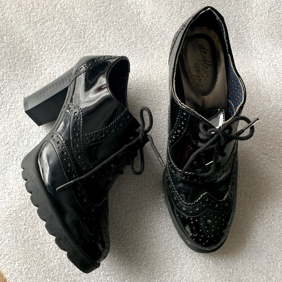 Dexflex Comfort Shoes 6 Heeled Brogue Black Patent - Picture 1 of 7
